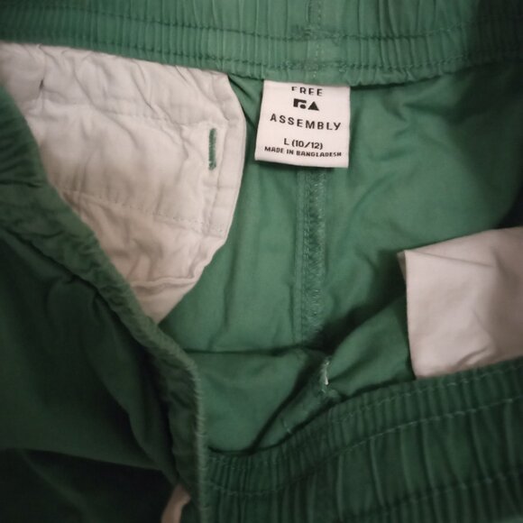Free Assembly boy's shorts green elastic waist size L(10/12) - Picture 2 of 6